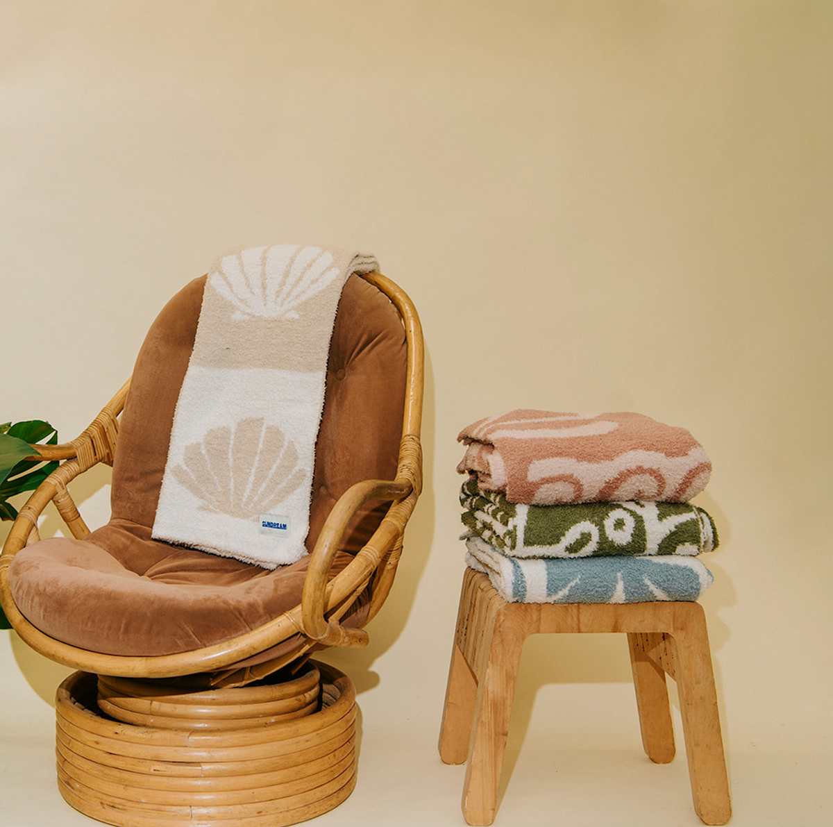 Shell Check Plush Throw - Sand + Tan