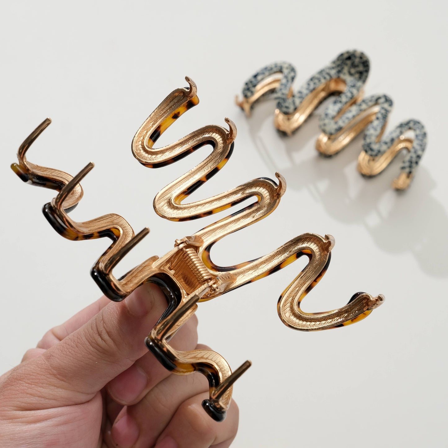 Willow Core | Large Squiggle Metal Claw Clip