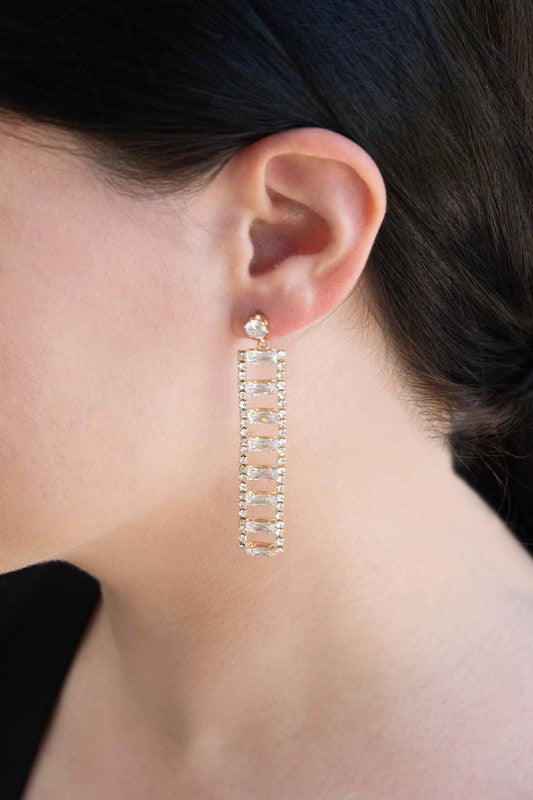 Boucles d'oreilles pendantes avec une douzaine de diamants