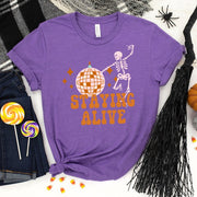 Camiseta gráfica de manga corta Staying Alive