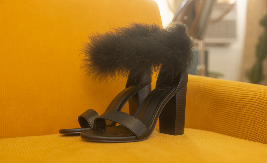 Oasis Society - Tacones con plumas de Sasha