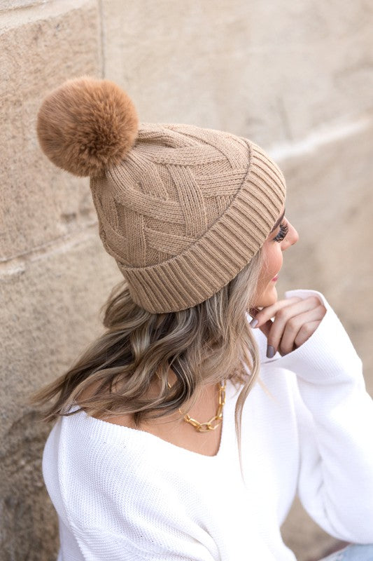 Bonnet à pompon en fourrure tricotée épaisse