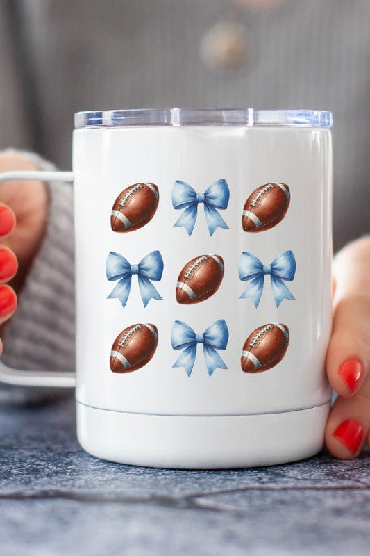 Tasse de voyage bleue avec nœuds de football