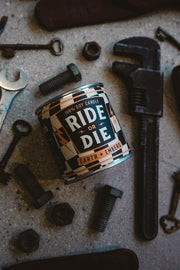 Vela de soja de 8 oz de Earth + Embers Ride or Die |