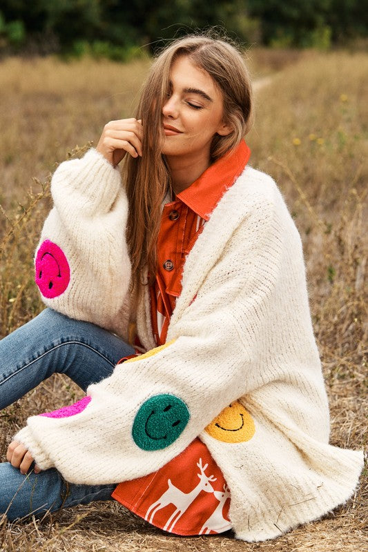 Le cardigan en tricot Fuzzy Smile