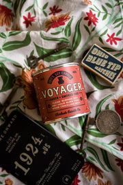 Voyager | Vela de ámbar y oud ahumado de 8 oz